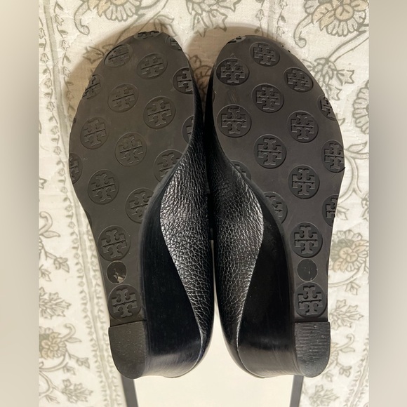 TORY BURCH SALLY WEDGE/PUMPS TUMBLED LEATHER BLACK SIZE 6 US – RETAIL $325.00 - Picture 12 of 12